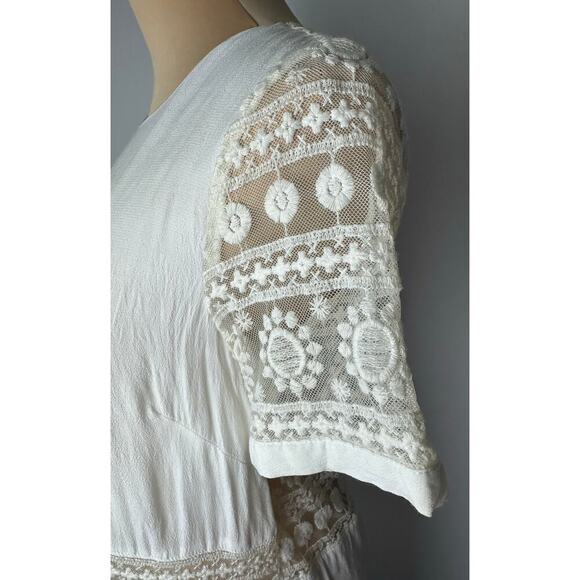 ASTR the Label Size Small Silk Blend Dress Lace White Knee Length Short Sleeve - Picture 3 of 14